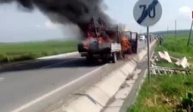 INCREDIBIL: O camionetă a luat foc de la soare. Geamurile pe care le transporta s-au transformat într-o gigantică lupă