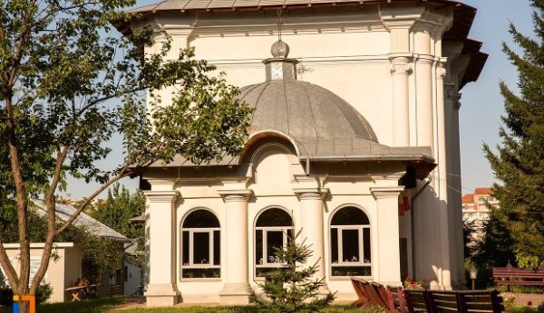 Raclă cu Sfinte Moaşte aduse pentru totdeauna la Biserica Vovidenia din Botoșani