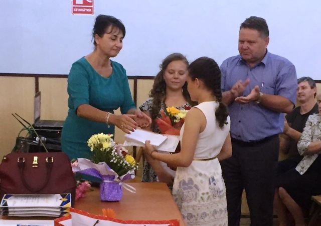 Deputatul PSD Tamara Ciofu premiază cei mai buni elevi din Botoșani pentru al cincelea an consecutiv - FOTO
