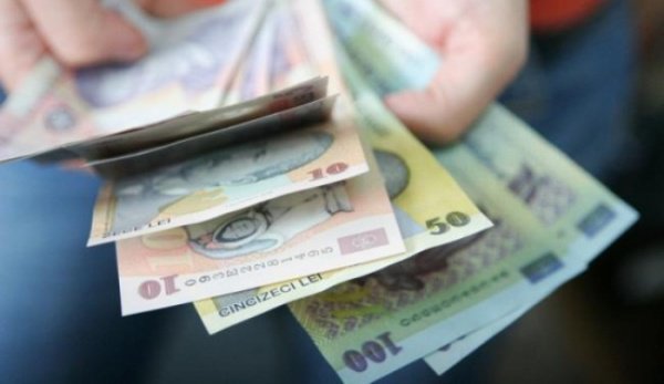 Preşedintele Iohannis a promulgat LEGEA care prevede creşteri salariale. Află cine beneficiază!