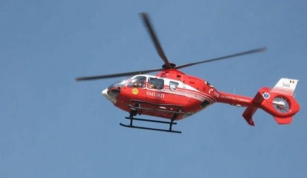 Elicopterul SMURD chemat pentru o tânără de 22 de ani care suferă de o boală rară