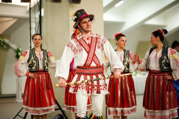 Eveniment cultural de promovare a cântecului, jocului şi portului popular moldovenesc