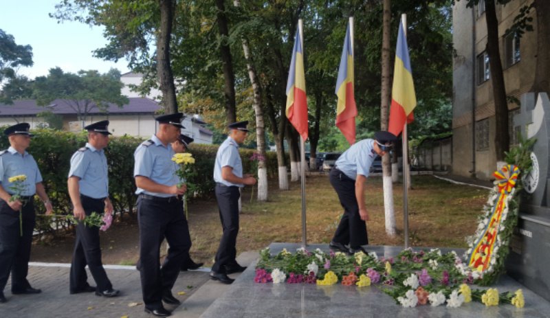 Șase angajați ai I.S.U. Botoșani avansați înainte de termen, de Ziua Pompierilor din România - FOTO