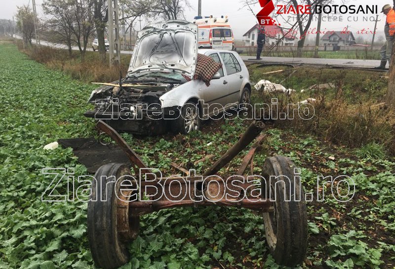 Trei oameni răniți, după ce o căruță a fost spulberată de un autoturism, pe drumul Botoșani-Dorohoi - FOTO