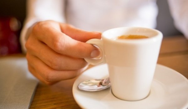 De ce nu ar trebui să îți bei cafeaua niciodată pe stomacul gol