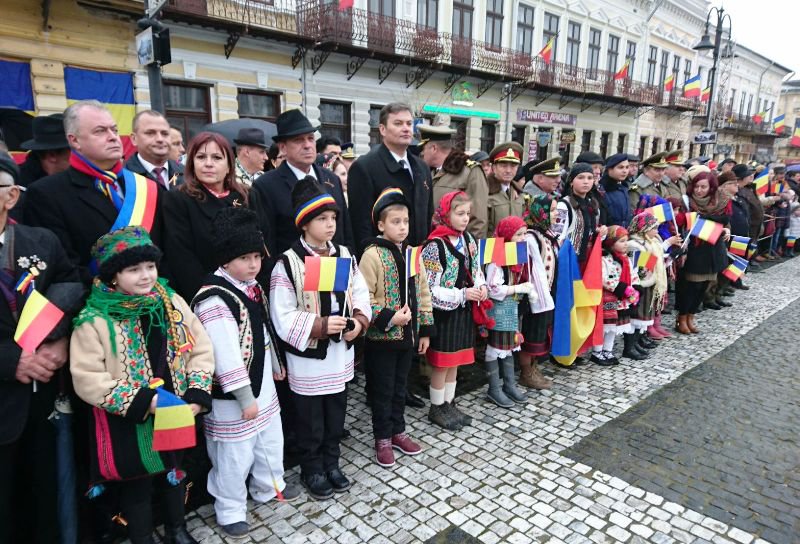 Ziua Naţională a României sărbătorită la Botoșani cu parade, spectacole, fasole și cârnați - FOTO