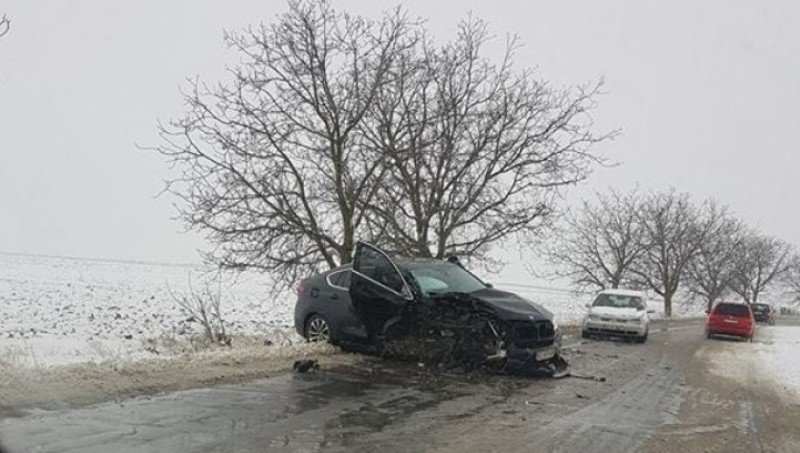 ACCIDENT! Mașina de lux a unui om de afaceri din Botoșani distrusă într-un accident rutier