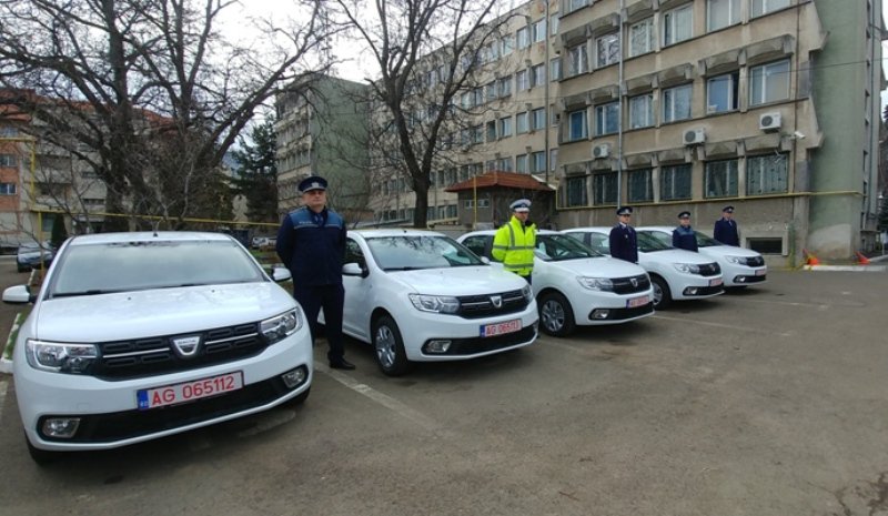 7 autospeciale noi au intrat în dotarea IPJ Botoşani. Vezi ce mașini au primit