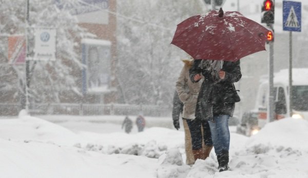 Iarnă cu ANOMALII climatice: Ger în SUA, furtuni în Europa, primăvară în România. Explicația climatologilor