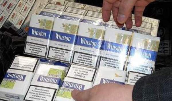 Ţigarete de contrabandă, confiscate de poliţişti din zona Pieței Centrale