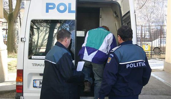 Autorul incendiului de autoturism de pe Bulevardul Victoriei din Dorohoi a fost reținut de poliţişti
