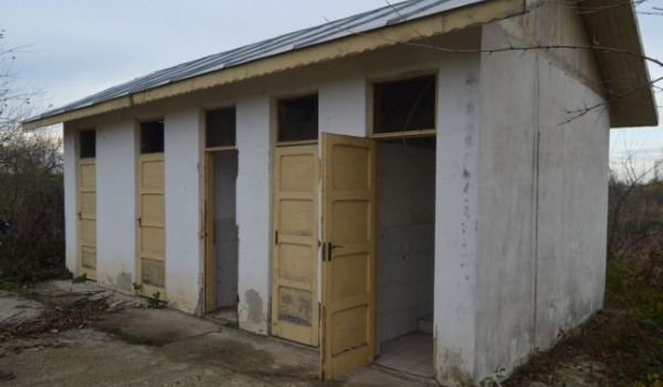 Botoșaniul în topul județelor la numărul de școli cu toaleta în curte