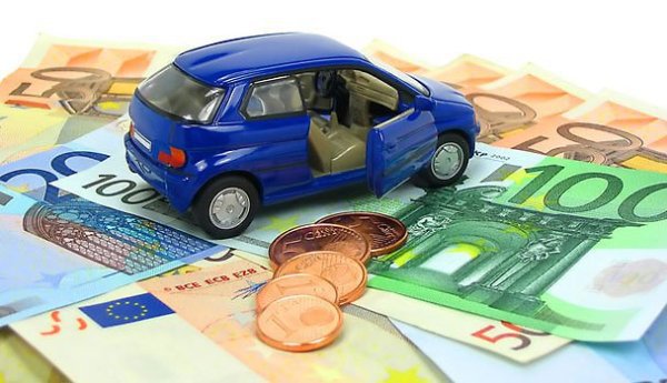 Taxa auto se întoarce din vară. Ar putea ajunge şi la 3.000 de euro. Va fi în funcţie de norma de poluare a maşinii