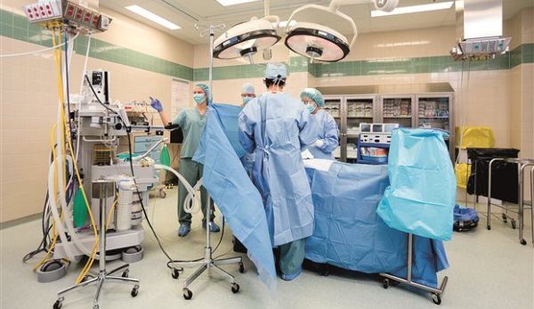 Sute de medici ATI amenință că nu vor mai intra în sălile de operații