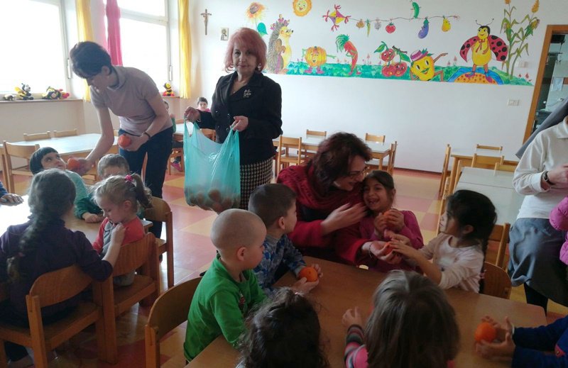 Cadouri de Paște din partea social-democratelor din municipiul Botoșani - FOTO