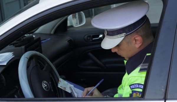 Moldovean depistat de polițiștii dorohoieni în timp ce conducea deși avea permisul de conducere anulat de doi ani