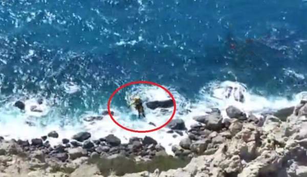 Tânăr român, găsit mort pe stâncile de la malul mării, în Italia