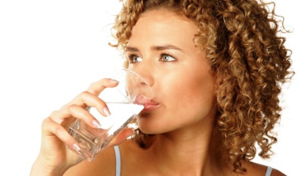 Testul simplu pe care îl putem face pentru a afla dacă bem suficientă apă