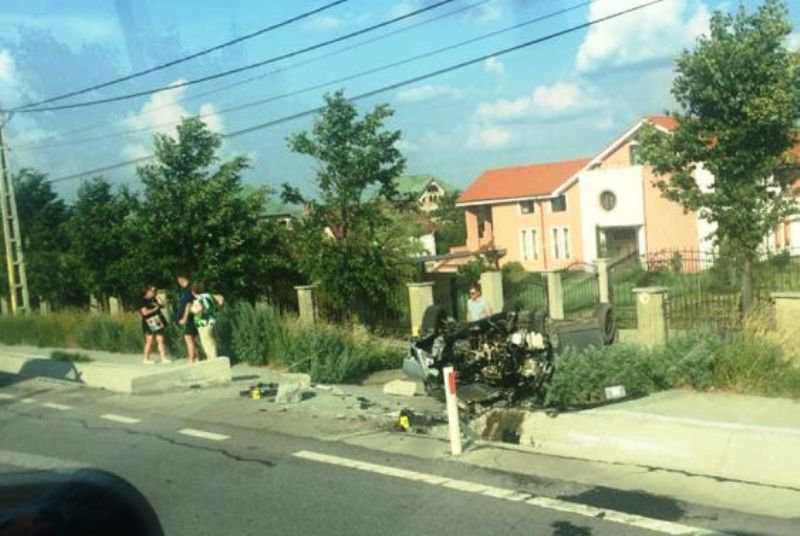 Accident grav pe drumul Botoșani-Suceava! Două persoane au ajuns la spital după ce şoferul a adormit la volan