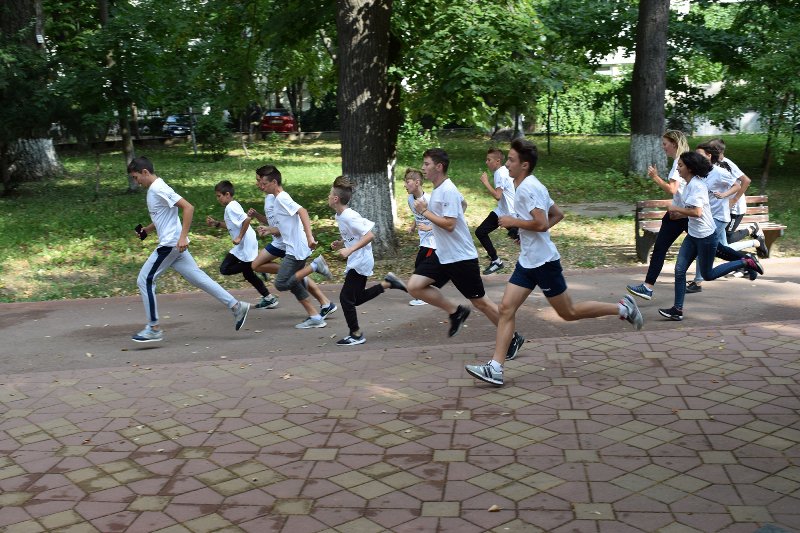 Sute de elevi din Botoșani au sărbătorit Ziua Olimpismului – FOTO