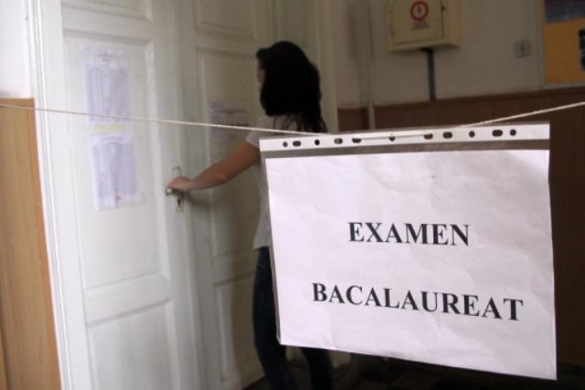 Elev eliminat de la examenul de Bacalaureat la Botoșani! I-a sunat telefonul în timpul probei