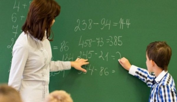 Ministerul Educației reglementează încadrarea profesorilor în regim de plata cu ora
