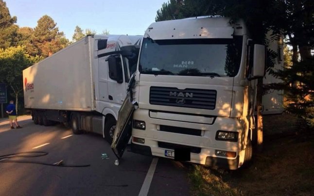 Lecţia dură primită de un şofer de TIR român care a fost prins furând motorină într-o parcare de lângă Barcelona - FOTO