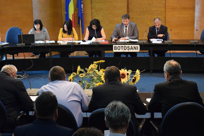 Întâlnirea secretarilor unităţilor administrativ - teritoriale din judeţul Botoșani - FOTO