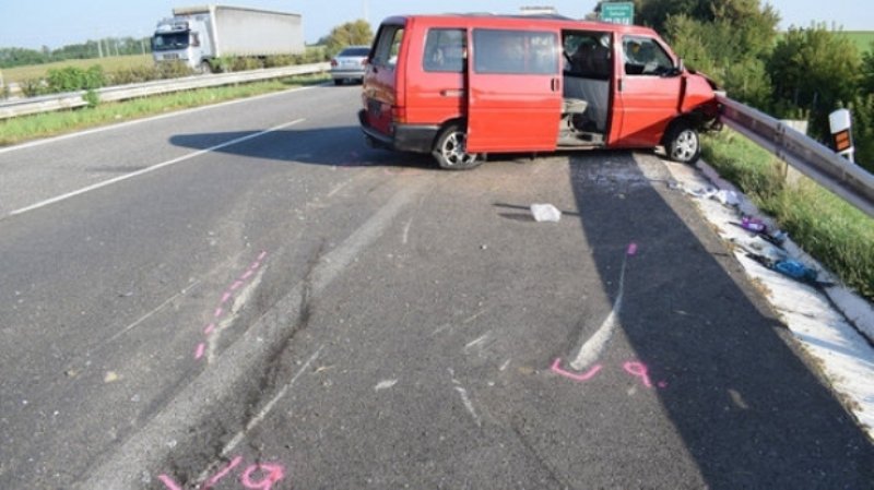 Microbuz cu români, accident în Slovacia. Cel puțin cinci răniți