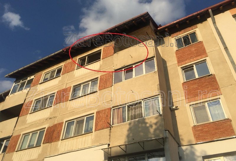 Bărbat în vârstă de 58 de ani, găsit mort într-un apartament din Dorohoi. Vecinii au fost alertaţi de mirosul de pe casa scării - FOTO
