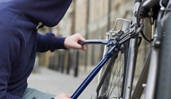 Tânăr din Botoșani suspectat că a furat o bicicletă