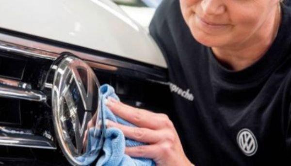 Volkswagen plătește mii de euro șoferilor de mașini diesel mai vechi