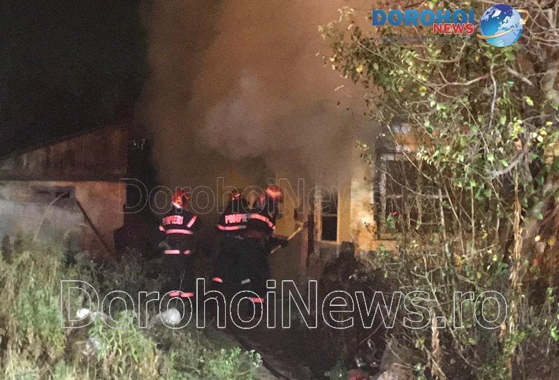 Incendiu izbucnit la o casă din Dorohoi! Bărbat cu arsuri transportat la spital - FOTO