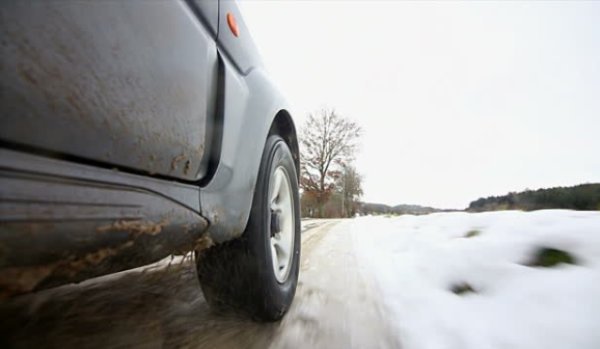 Cum se circulă în condiții de iarnă! Recomandări pentru șoferi