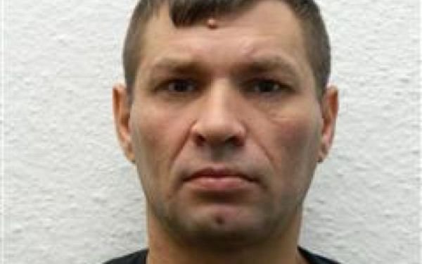 ALERTĂ! Un violator din Botoşani a primit o permisie de 24 de ore, şi nu s-a mai întors la închisoare. Poliţia îl caută!