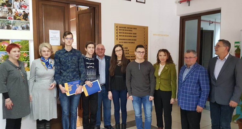 ROTARY CLUB BOTOȘANI anunță câștigătorii Burselor școlare „Prof. dr. Constantin Manolache” oferite pentru anul școlar 2018-2019 - FOTO