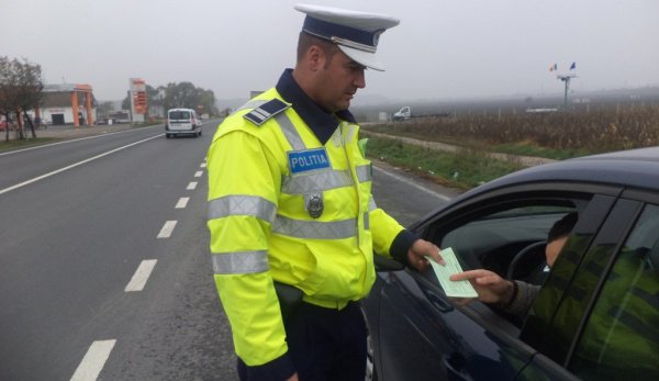 Doi șoferi s-au ales cu dosare penale, după ce au circulat cu maşini ce aveau numere de înmatriculare expirate
