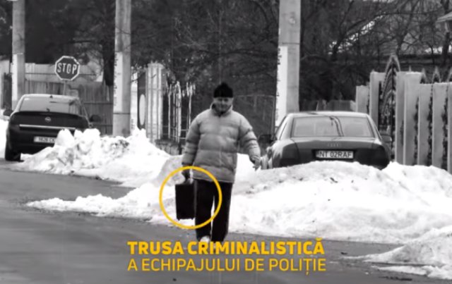 Incredibil! Un bărbat din Roman le-a luat valiza polițiștilor cu echipament criminalistic