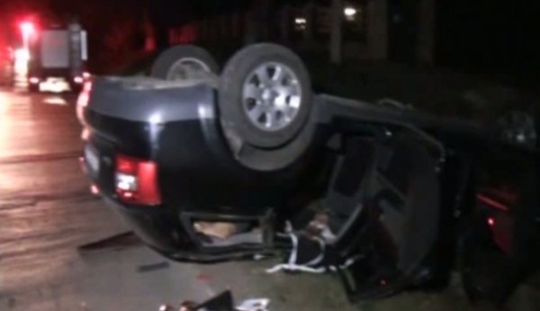 Cascadorie la 18 ani. Un șofer începător în stare de ebrietate s-a răsturnat cu mașina pe raza localităţii Manoleasa