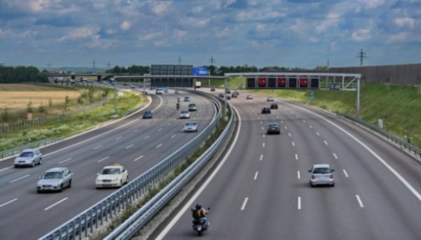 Român atacat pe o autostradă din Ungaria