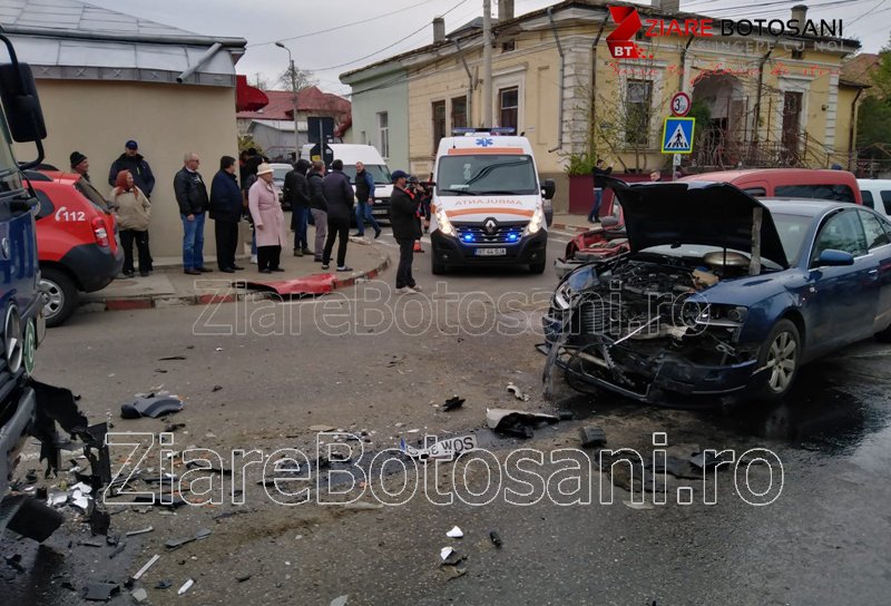 Grav accident într-o intersecție din Botoșani! Mai multe persoane au ajuns la spital - FOTO