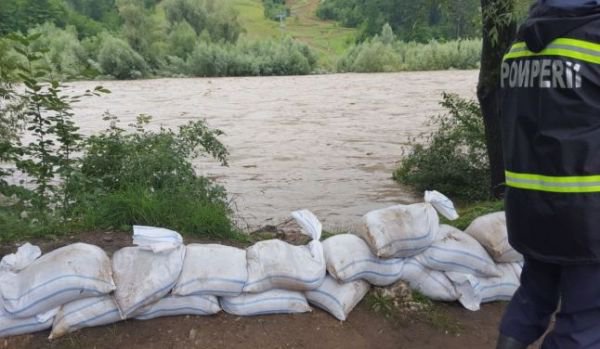 Alertă în Botoșani. Prutul a depășit cotele de inundație
