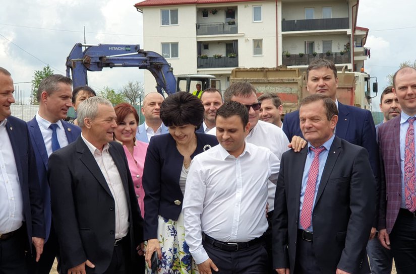 Ministrul Daniel Suciu a semnat astăzi la Dorohoi mai multe contracte privind realizarea unor obiective de investiții - FOTO