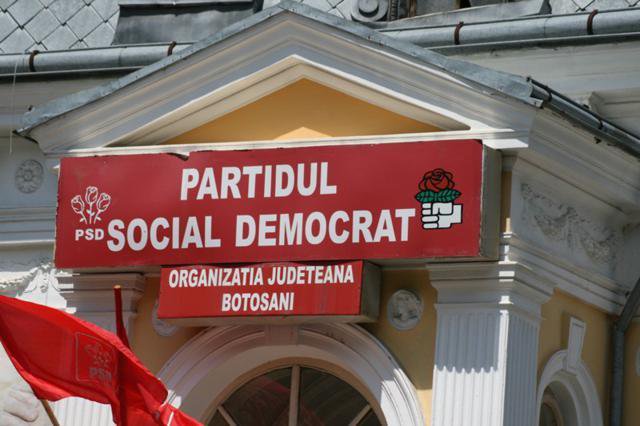 Sediul PSD Botoșani vandalizat cu mesaje obscene. Poliția a deschis o anchetă în acest caz