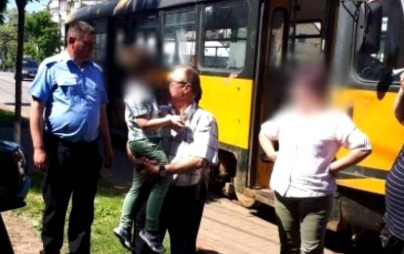 Un copil de 4 ani din Botoșani a fugit de la grădiniță! A fost găsit într-un tramvai din oraș
