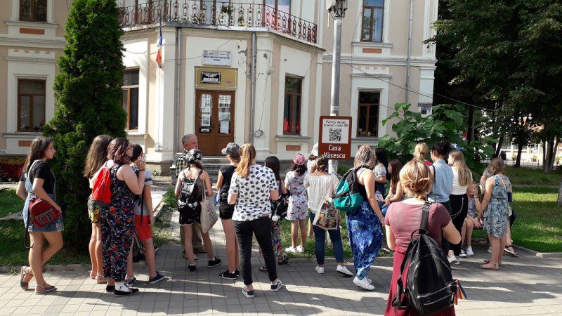 Turul ghidat al municipiului Botoșani și concurs: „Tradiție și coeziune europeană” - FOTO