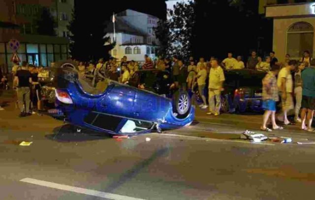 Mașină răsturnată pe Calea Națională! Un obiect căzut din mașină a creat panică printre martorii accidentului