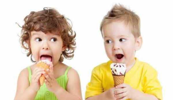 Ce pățești dacă mănânci prea repede înghețata