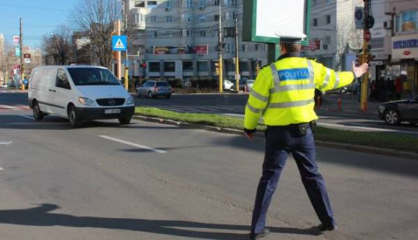 Razii de amploare în intersecțiile din Botoșani. Peste 90 de amenzi au primit șoferii și pietonii indisciplinați