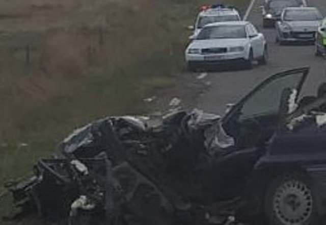 Trei răniți după un grav accident pe drumul Botoșani - Săveni! Un bărbat a rămas încarcerat